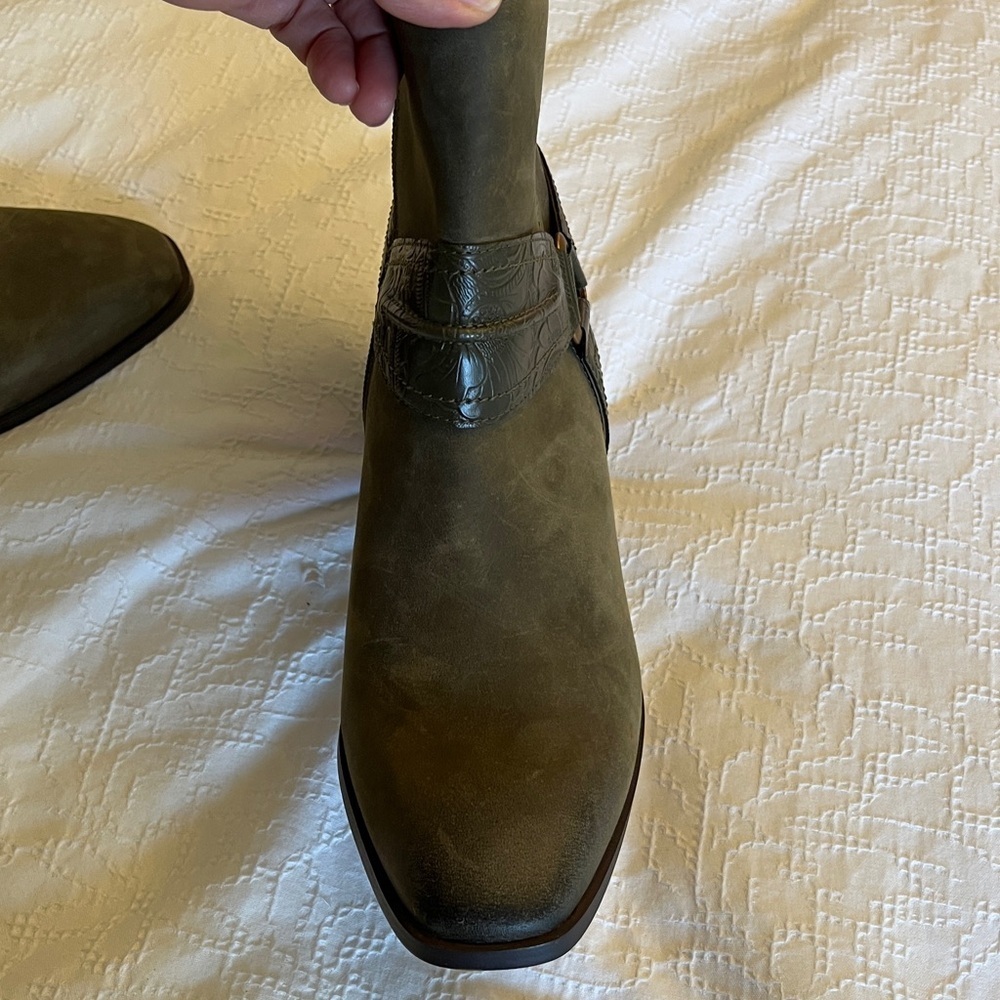 Vionic Carnelia  Chelsea Boot Block Heel Olive Oil Color Water Repellent Sz  8.5 - Picture 13 of 17